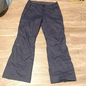 Like NEW North Face Gray Snowpants! 🎉